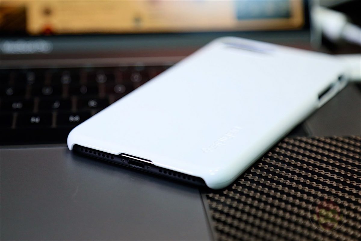 Spigen-Jet-White-Case-Review-05.jpg