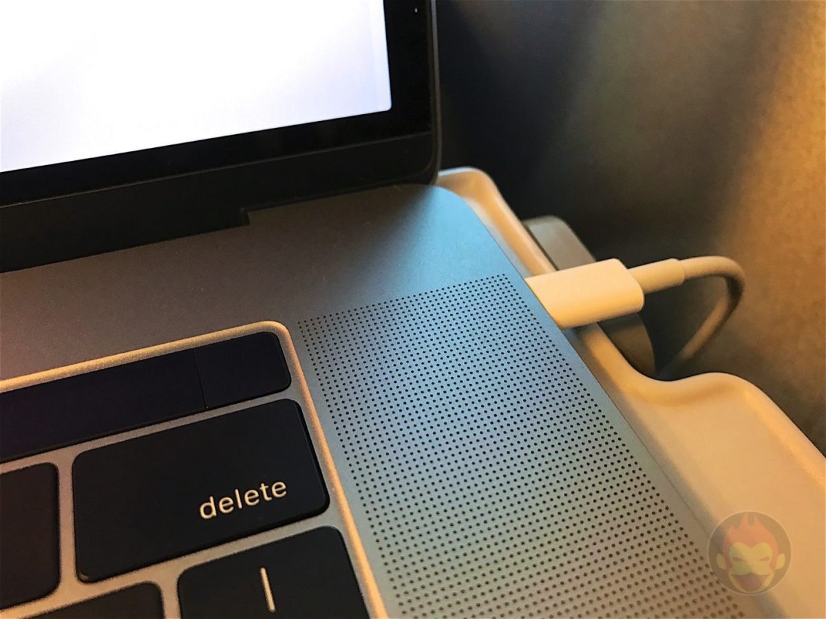 Using-the-MacBookProLate2016-on-Shinkansen-03.jpg