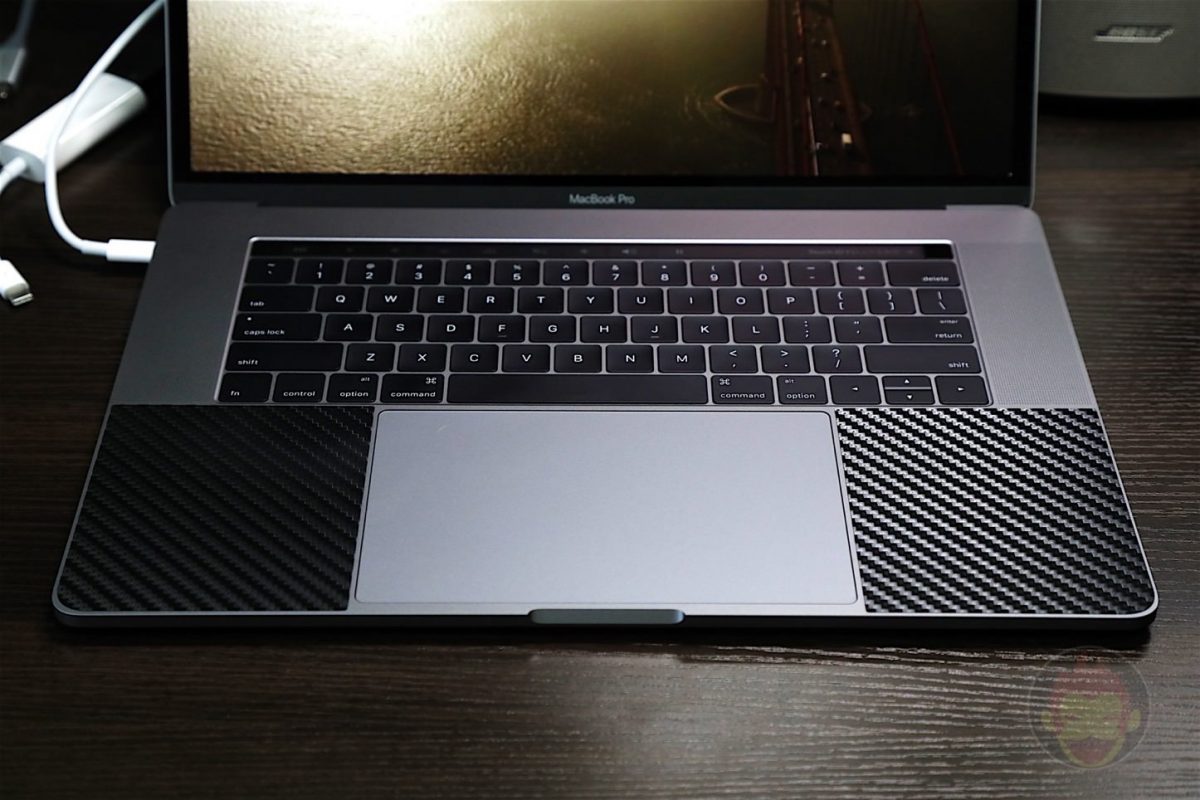 Wraplus-Black-Carbon-Skin-for-MBPr2016-01.jpg