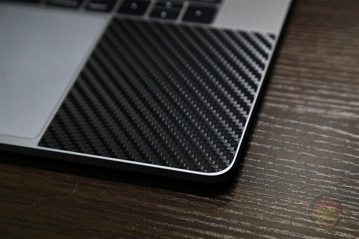 Wraplus-Black-Carbon-Skin-for-MBPr2016-02.jpg
