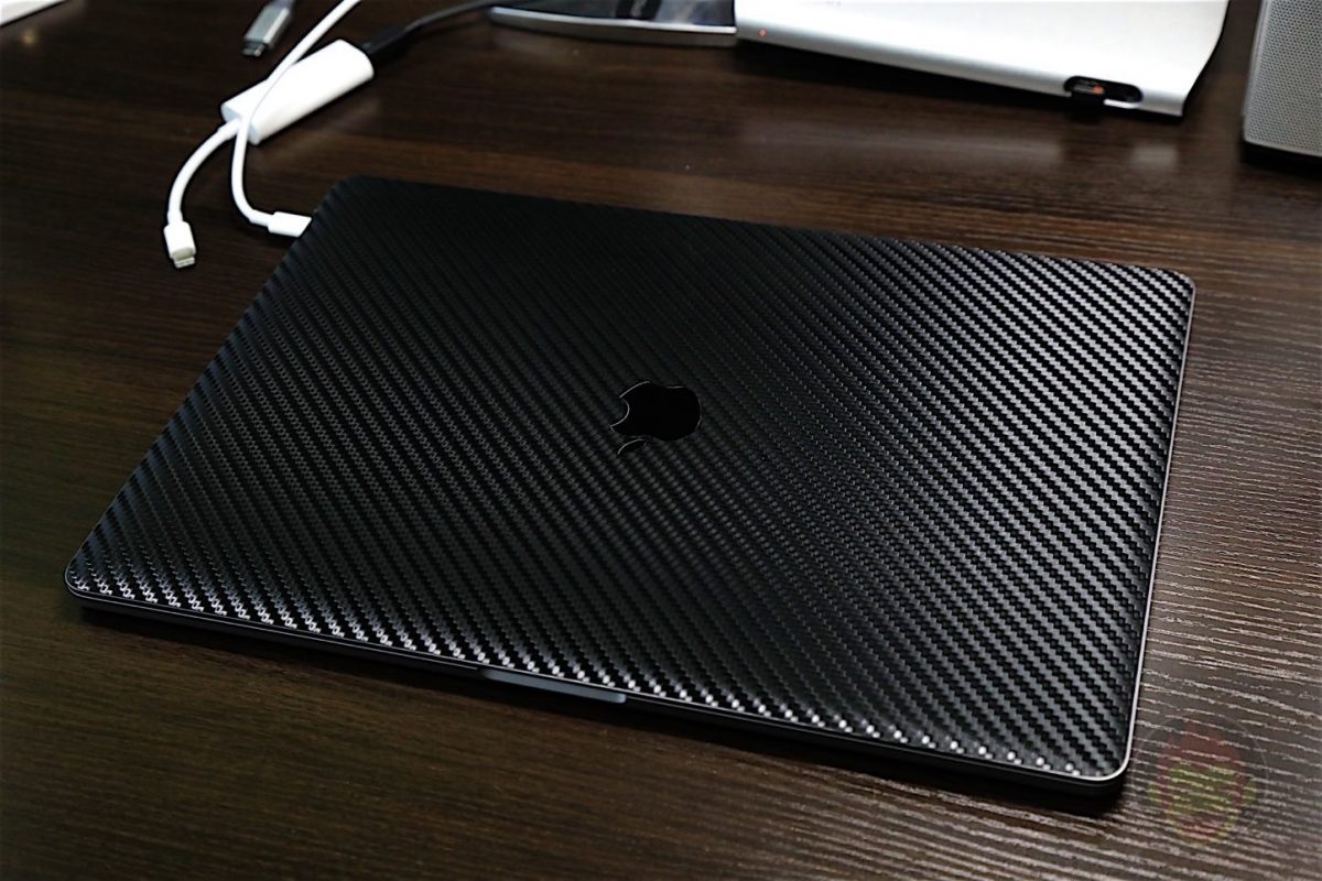 Wraplus-Black-Carbon-Skin-for-MBPr2016-03.jpg