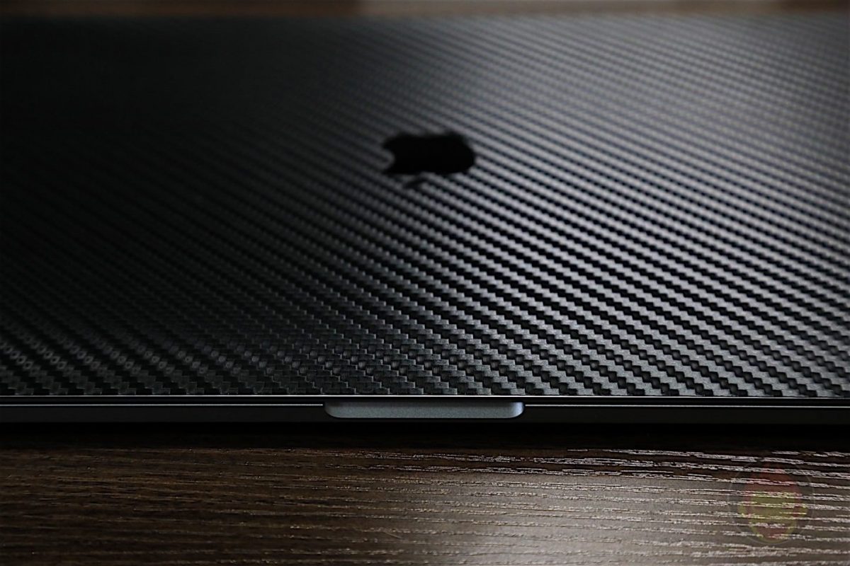 Wraplus-Black-Carbon-Skin-for-MBPr2016-04.jpg