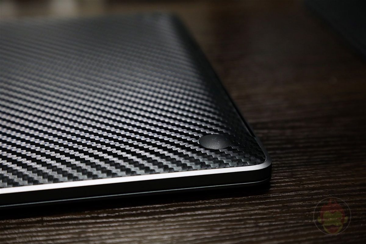 Wraplus-Black-Carbon-Skin-for-MBPr2016-08.jpg