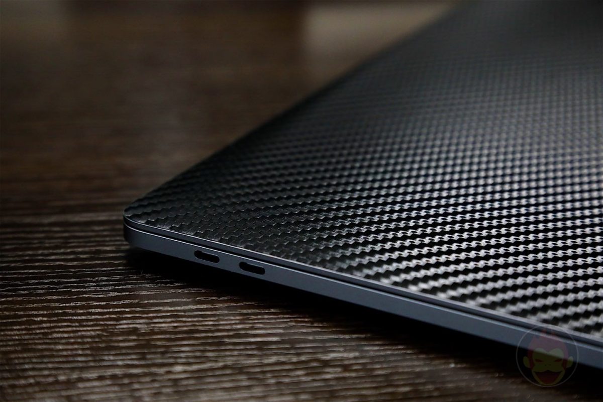 Wraplus-Black-Carbon-Skin-for-MBPr2016-09.jpg