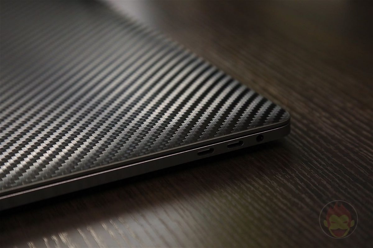 Wraplus-Black-Carbon-Skin-for-MBPr2016-11.jpg