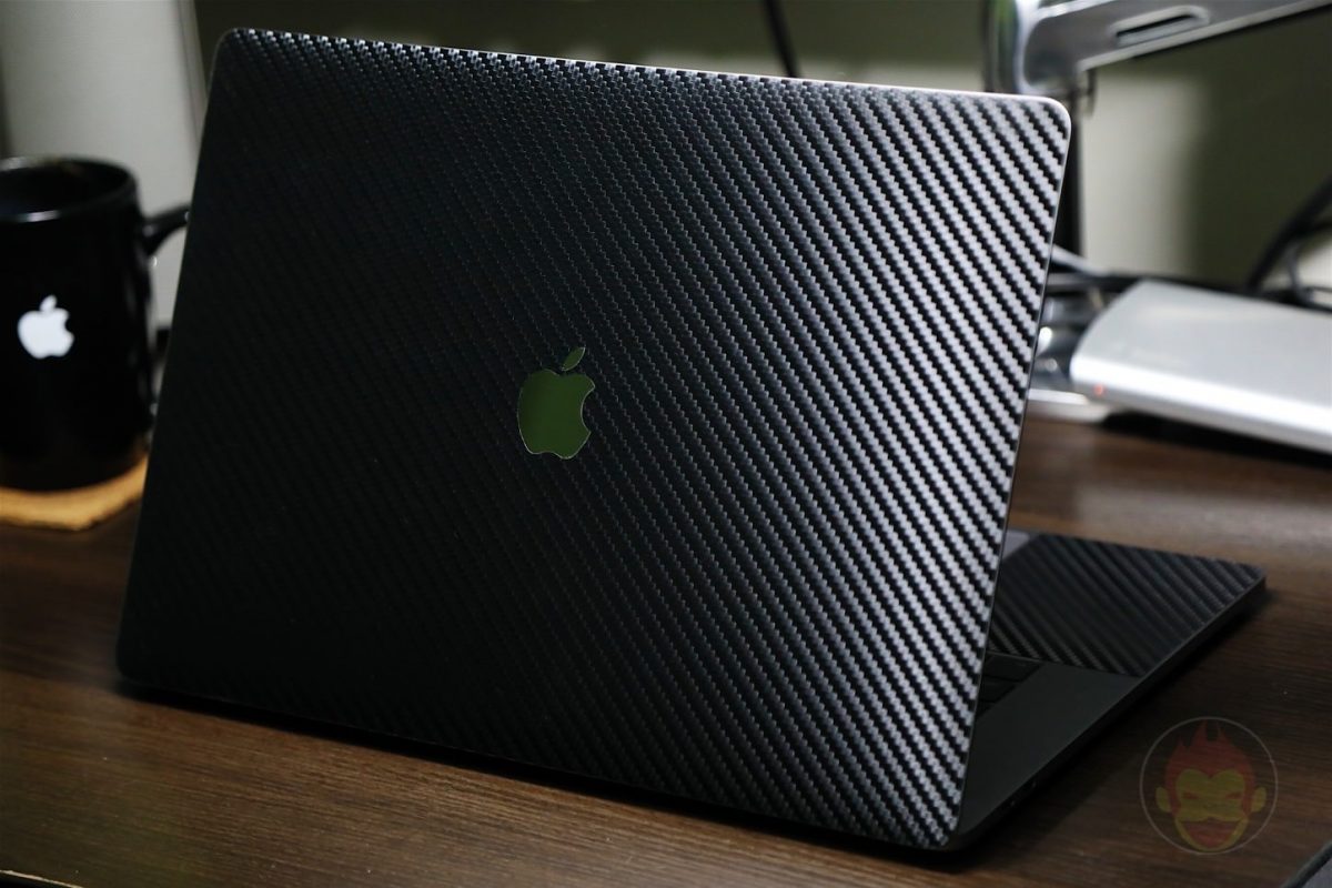 Wraplus-Black-Carbon-Skin-for-MBPr2016-17.jpg