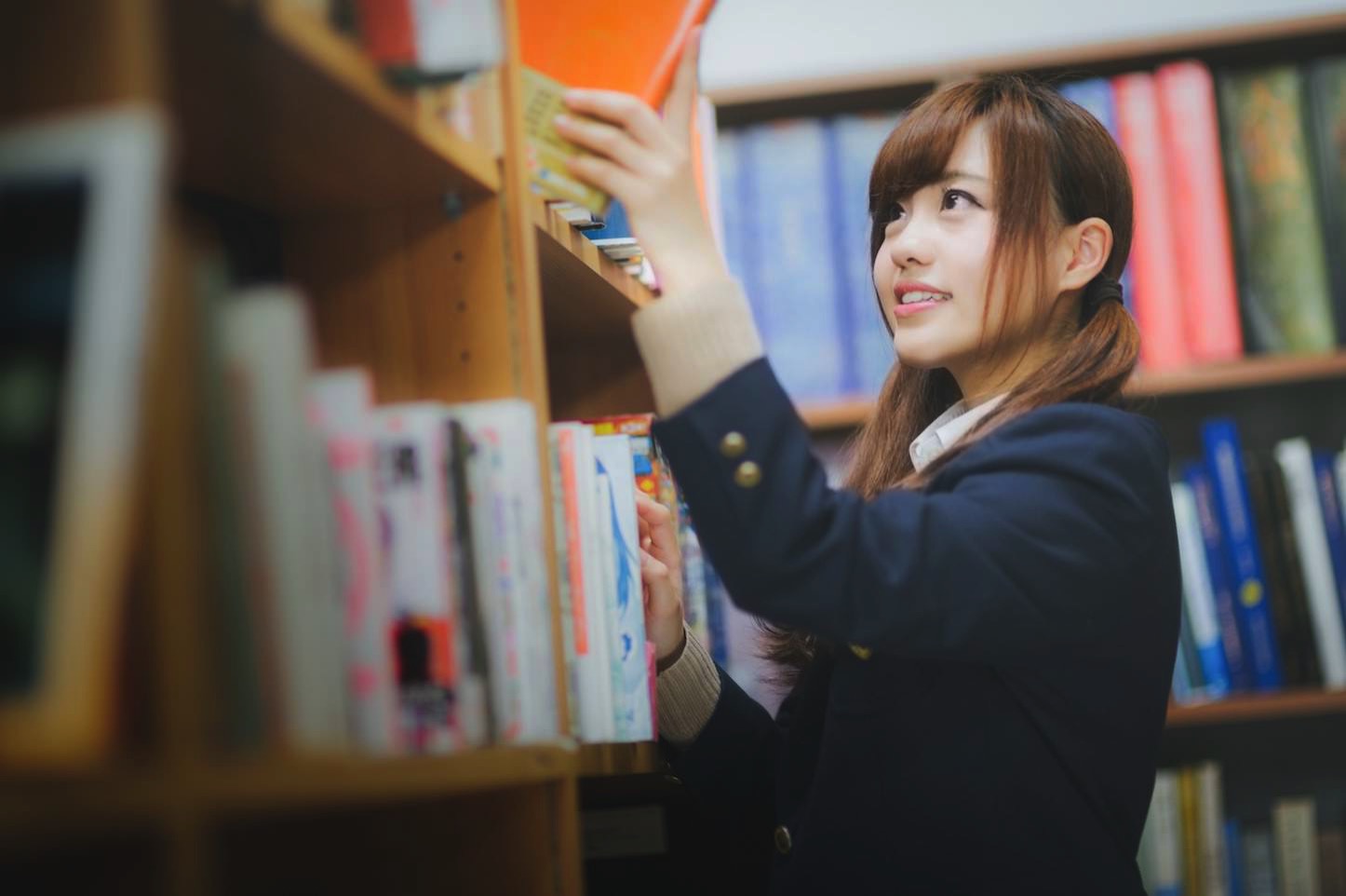 Yuka-getting-a-book-from-the-shelf.jpg
