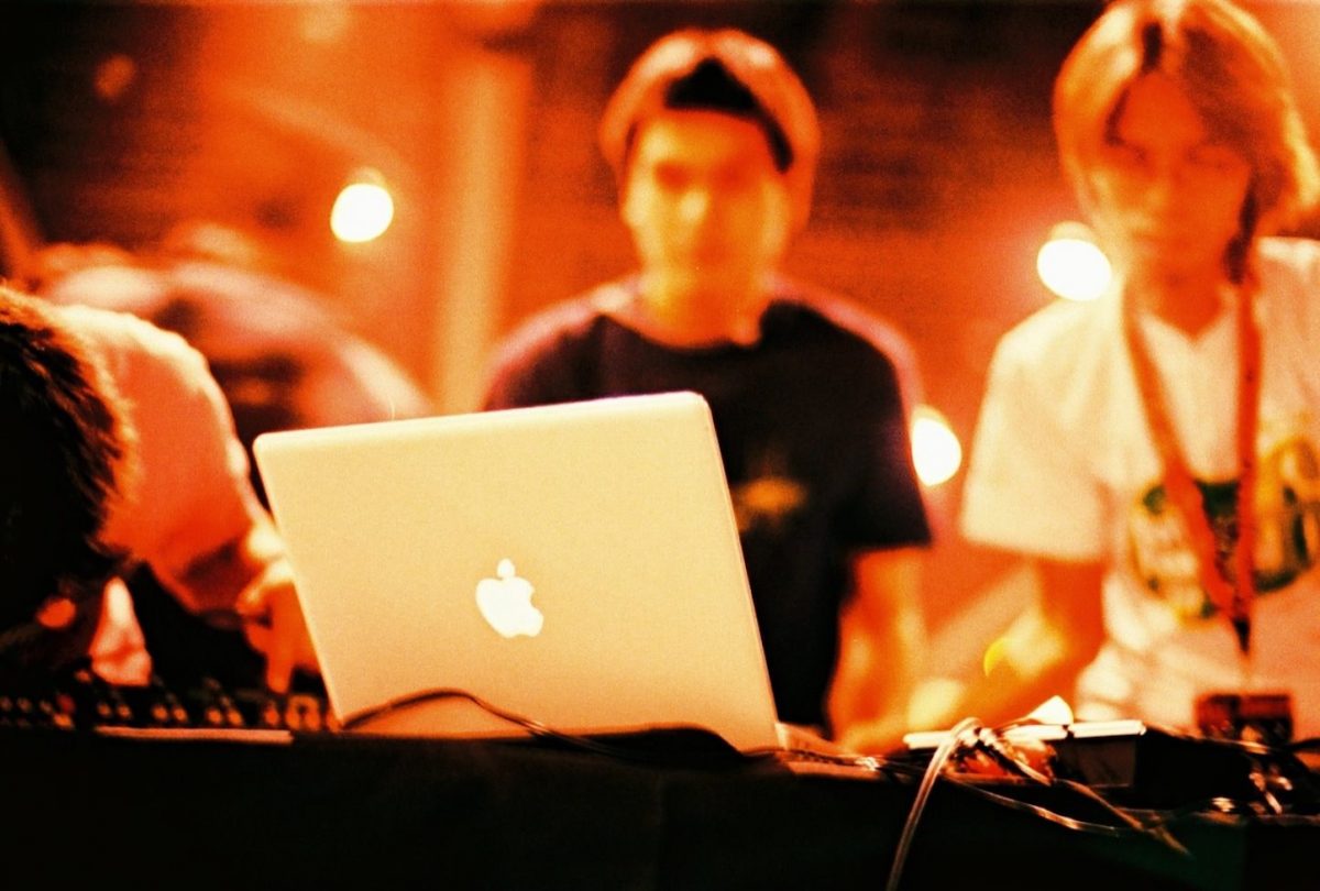 dj-using-mac.jpg