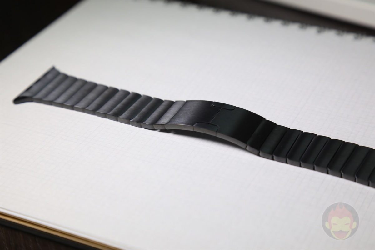 Apple-Link-Bracelet-Black-05.jpg