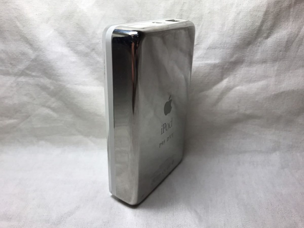 Apple-iPod-Classic-P95-DVT-1stGen-4.jpg