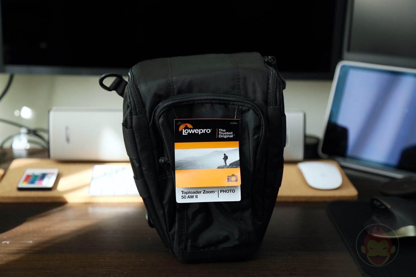 Lowepro-Camera-bag-Toploader-Zoom-AW2-01.jpg