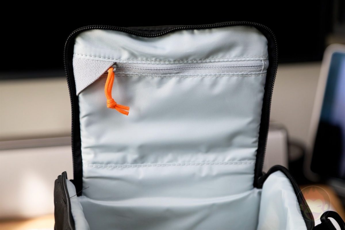 Lowepro-Camera-bag-Toploader-Zoom-AW2-03.jpg