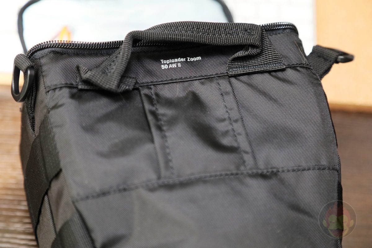 Lowepro-Camera-bag-Toploader-Zoom-AW2-05.jpg