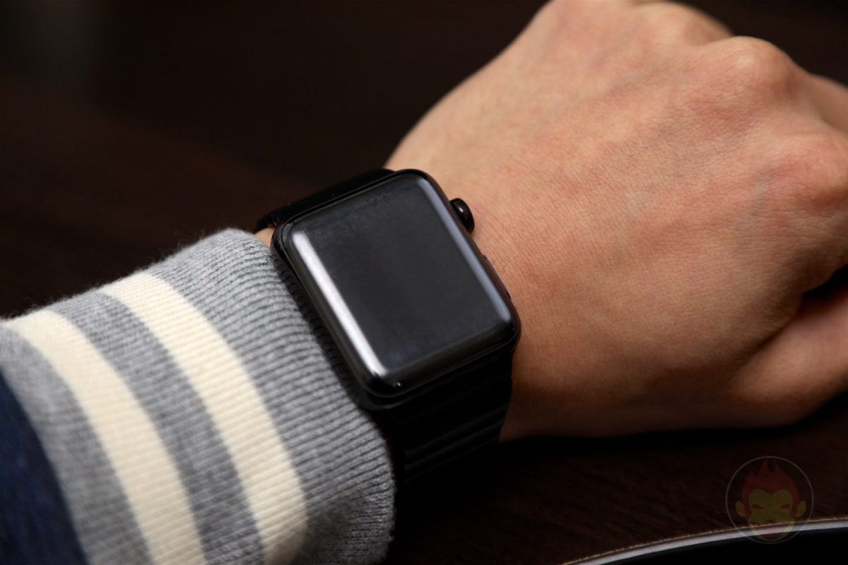Using-Apple-Link-Bracelet-Black-06.jpg
