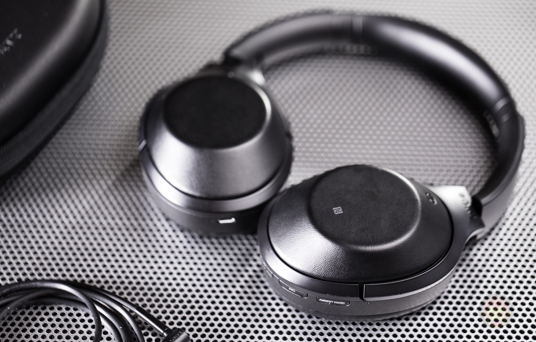 SONY-Wireless-Headphones-MDR-X1000-Review-01.jpg