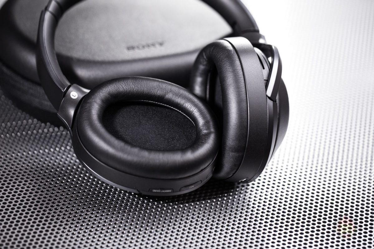 SONY-Wireless-Headphones-MDR-X1000-Review-07.jpg