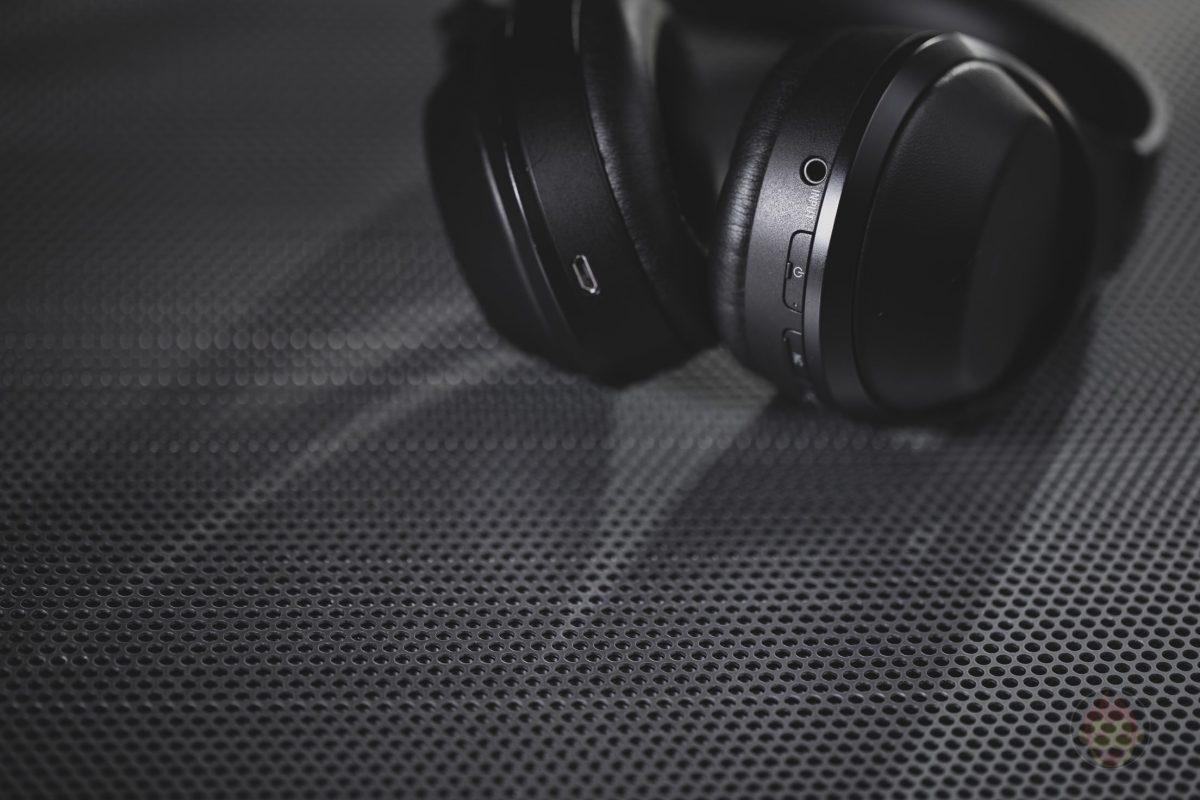 SONY-Wireless-Headphones-MDR-X1000-Review-11.jpg