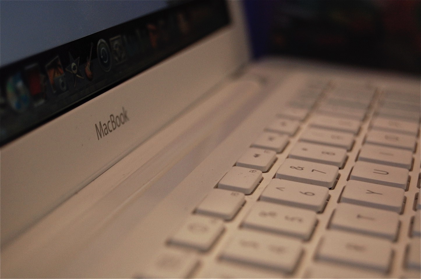 MacBook-White.jpg
