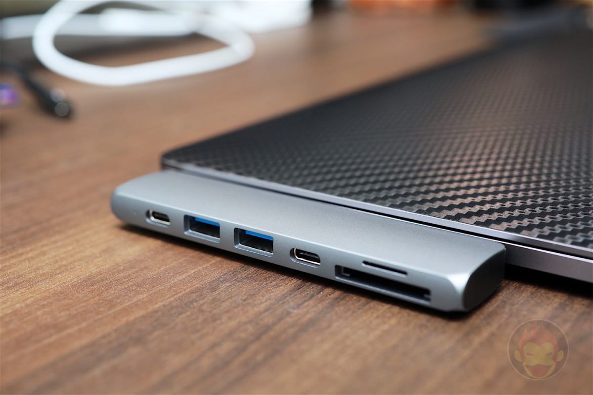 Satechi-Type-C-Pro-Hub-005.jpg