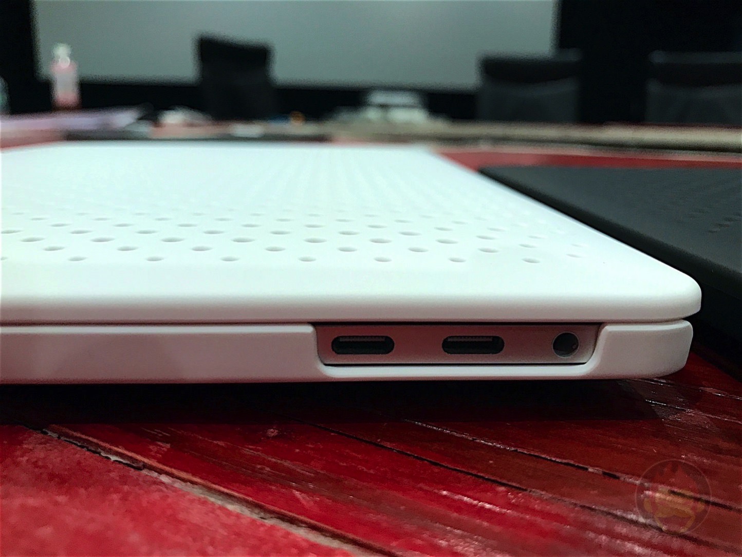 AndMesh-Mesh-Case-for-MacBookPro13-02.jpg