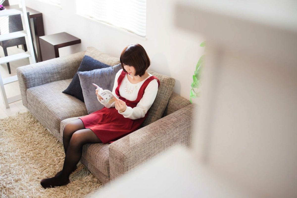 reading-book-on-sofa-pakutaso.jpg
