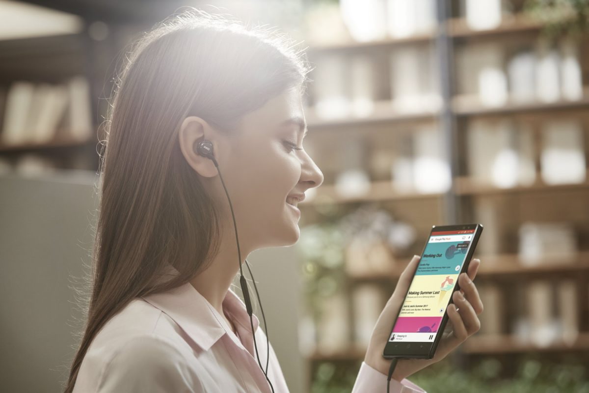 Galaxy-Note8_Harman-Earphone.jpg