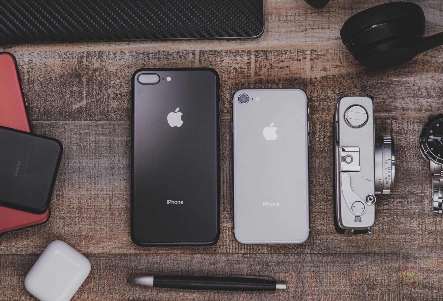 iPhone8-8Plus-with-Gadgets-01.jpg