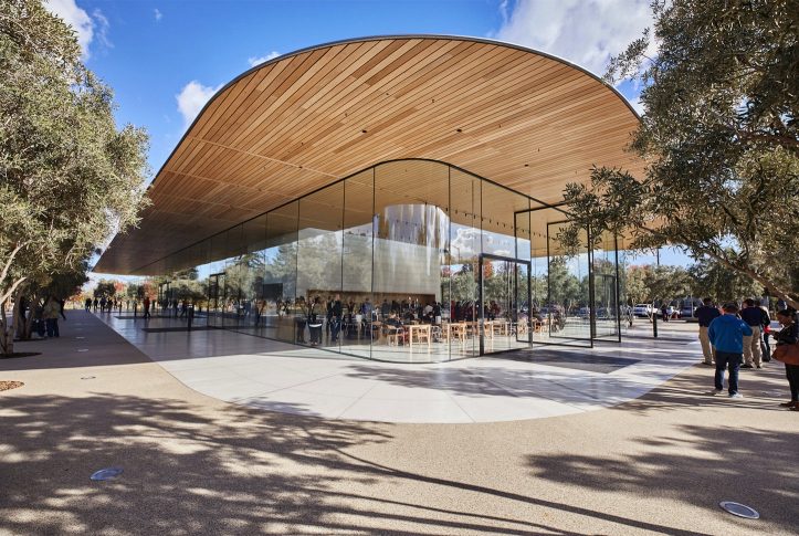 ApplePark_VisitorCenter_opening-entrance_20171117.jpg
