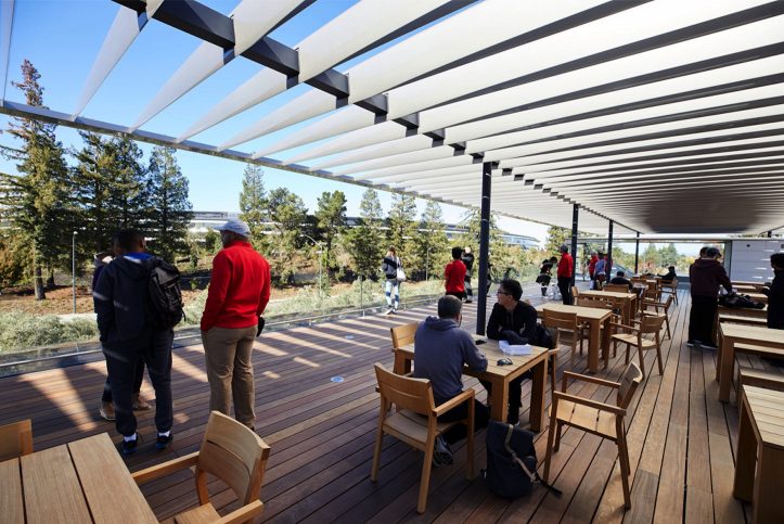 ApplePark_VisitorCenter_opening-patio-deck_20171117.jpg