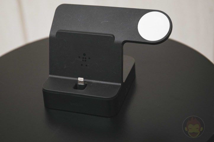 Apple-Watch-iPhone-Stand-Belkin-02.jpg