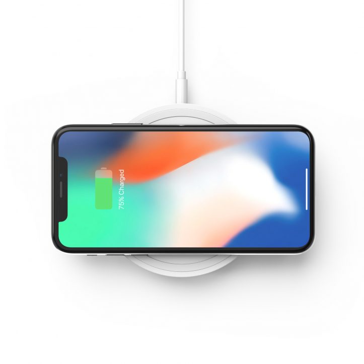 Bold_Charging_Pad_iPhone_2.jpg