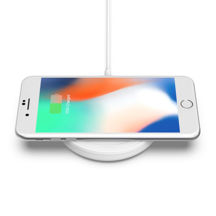 Bold_Charging_Pad_iPhone_4.jpg