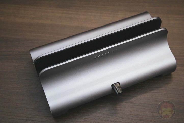 Satechi-Universal-Aluminum-Laptop-Stand-01.jpg