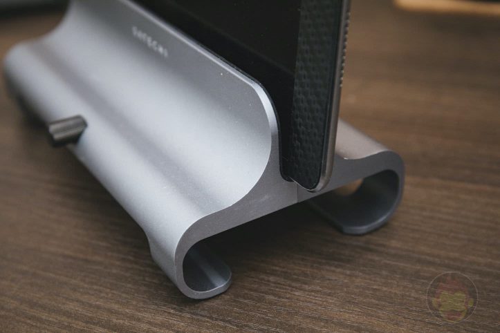 Satechi-Universal-Aluminum-Laptop-Stand-05.jpg
