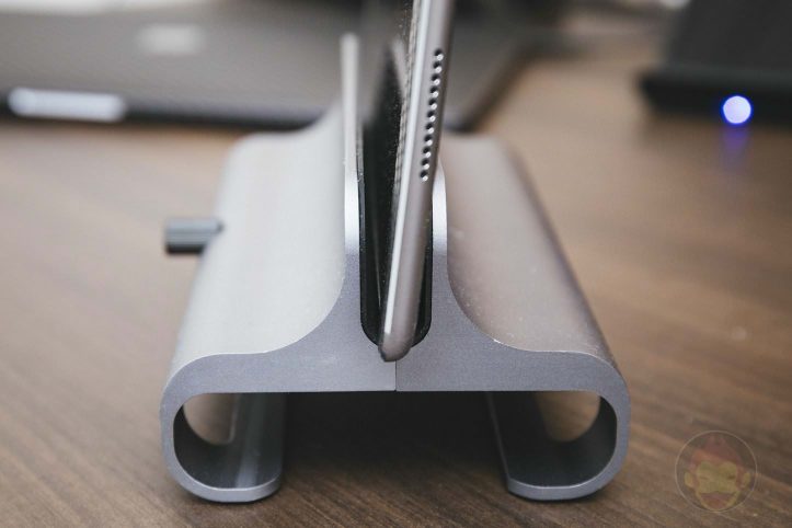 Satechi-Universal-Aluminum-Laptop-Stand-06.jpg