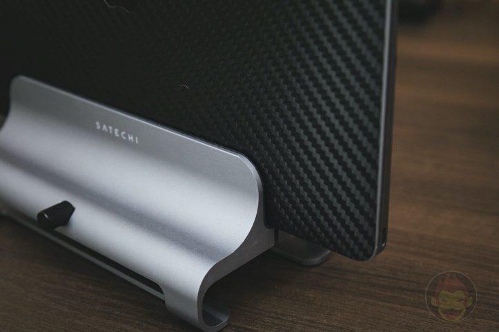 Satechi-Universal-Aluminum-Laptop-Stand-09.jpg