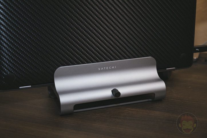 Satechi-Universal-Aluminum-Laptop-Stand-10.jpg