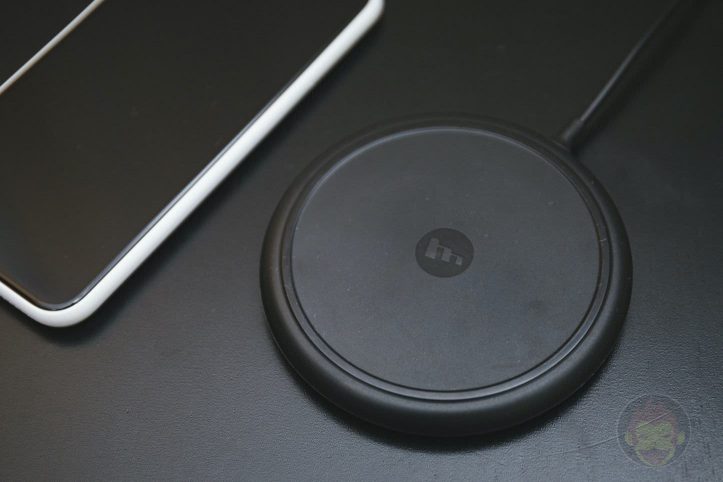 mophie-wireless-charging-base-01.jpg