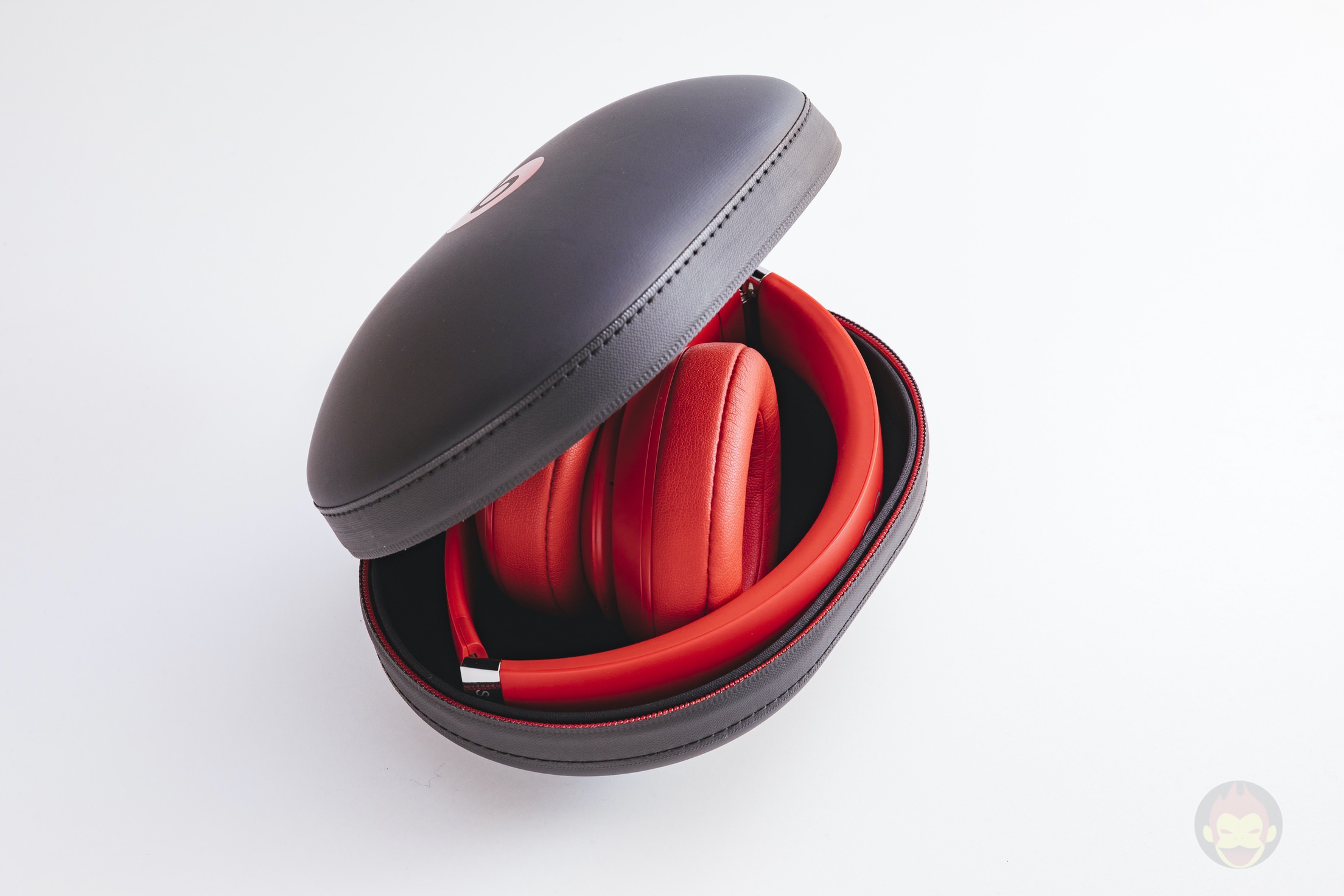 Beats-Studio3-Wireless-Headphones-13.jpg