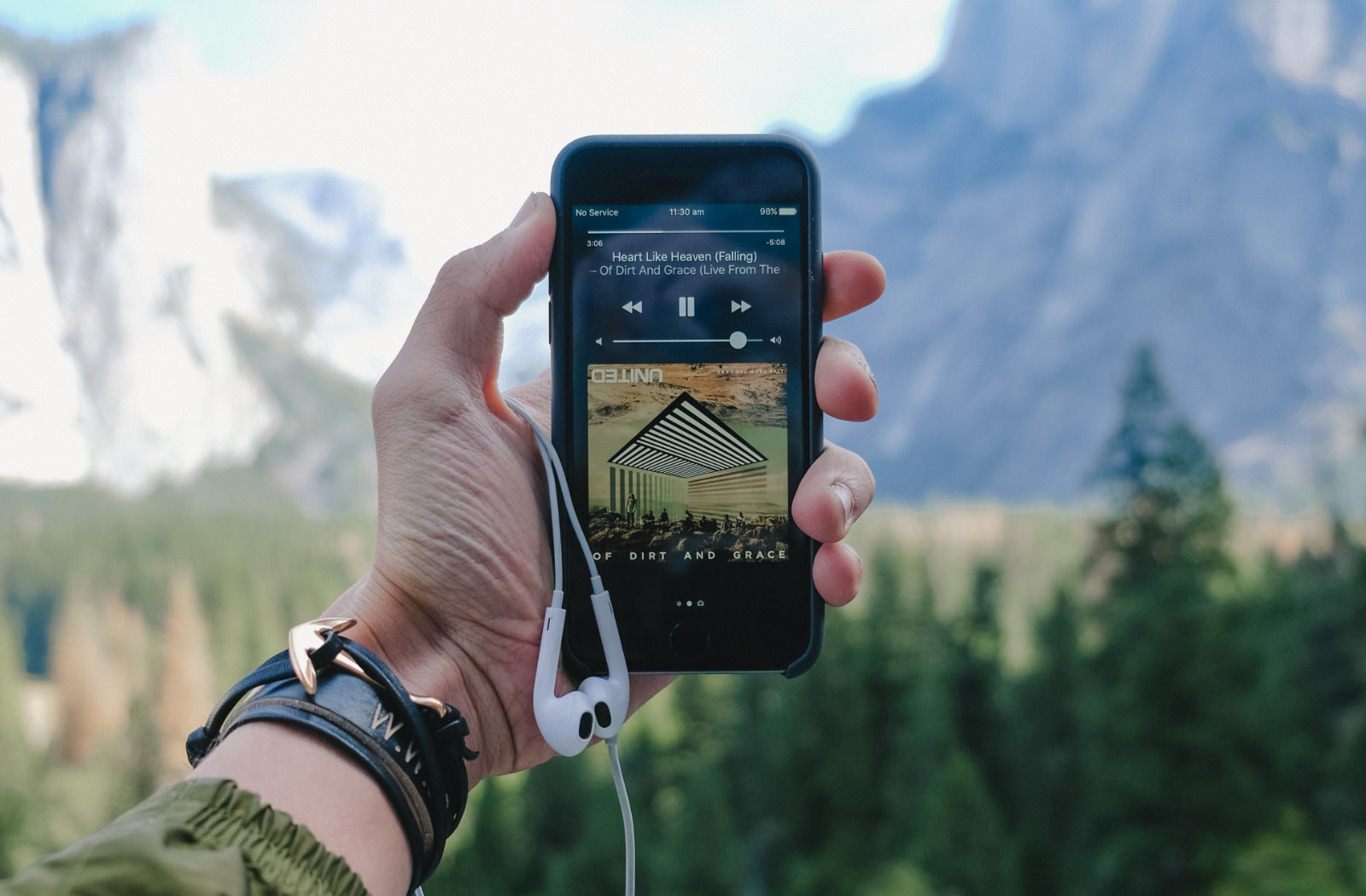 Listening-to-Apple-Music-inthewild.jpg