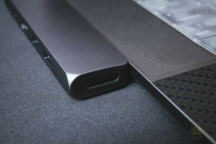 Satechi-Aluminum-Type-c-Pro-Hub-08.jpg
