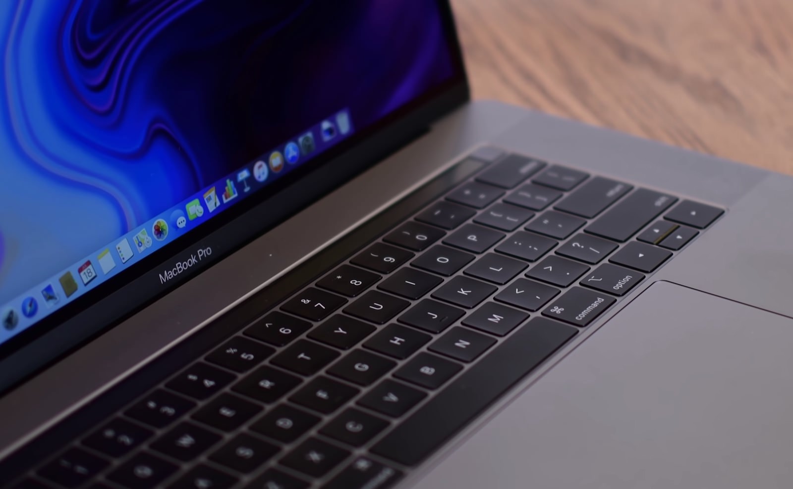 MacBook-Pro-2018-Keyboard-and-Dock