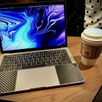 Using-MacBook-Pro-2018-at-starbucks-02.jpg