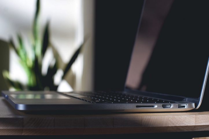 mark-solarski-209233-unsplash-macbook-pro-2015-ports.jpg