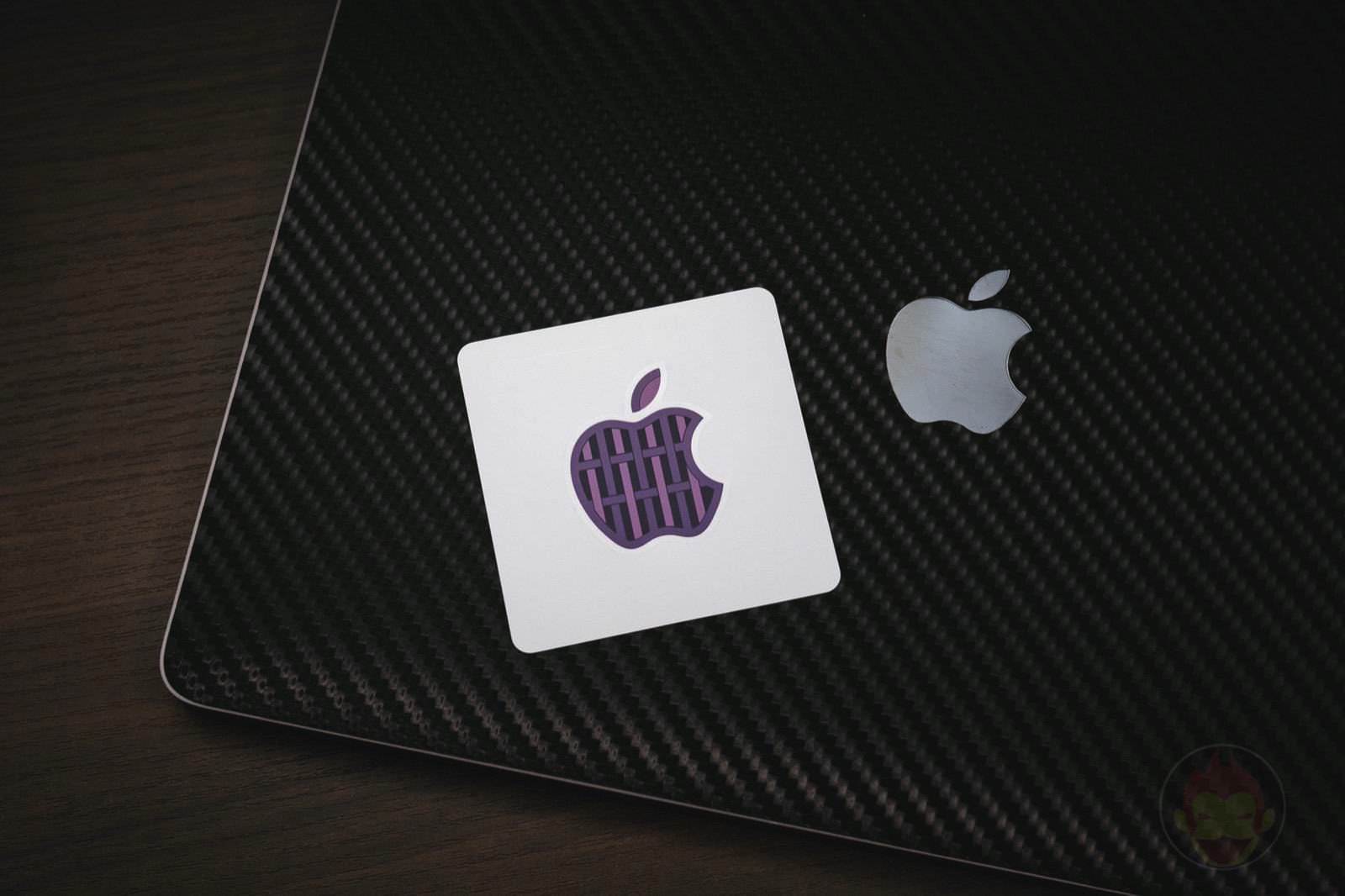 Apple-Logo-Just-right-for-MacBook-05.jpg