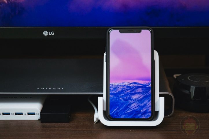 Logicool-Powered-Wireless-Charging-Stand-07.jpg