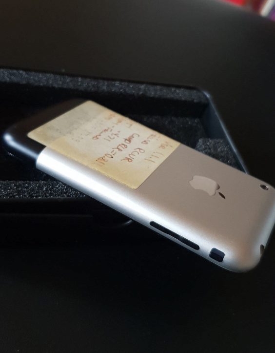 Prototype-Original-iPhone-on-ebay-2-3.jpg