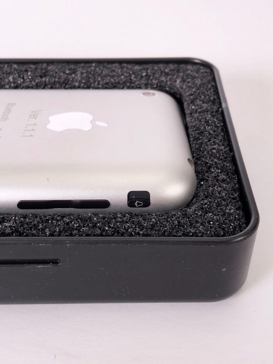 Prototype-Original-iPhone-on-ebay-2.jpg