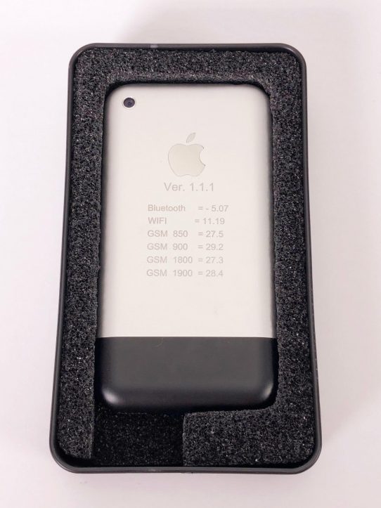 Prototype-Original-iPhone-on-ebay-3.jpg