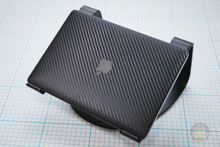 Twelve-South-Curve-Stand-for-MacBook-Pro-13.jpg